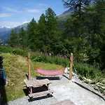 Chalet Les Melezes לינה וארוחת בוקר *