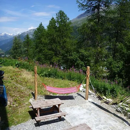Chalet Les Melezes Bed & Breakfast *