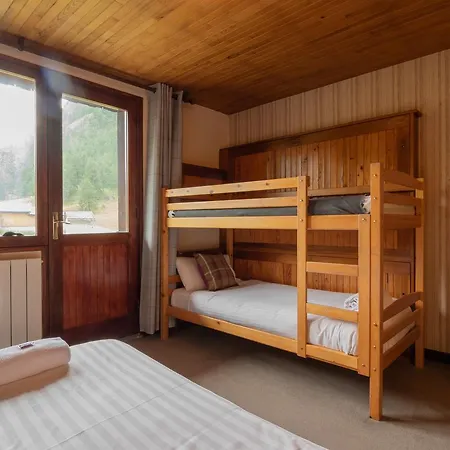 Chalet Les Melezes Bed & Breakfast *